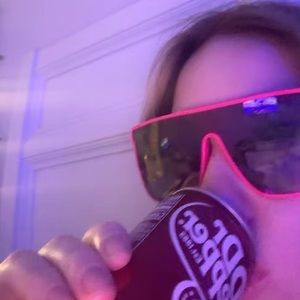 Meet your Posher, Dwinaa